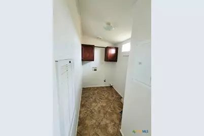 2072 County Road 421, Stockdale, TX 78160 - Photo 18
