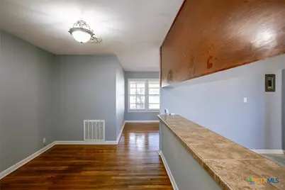 1705 E Poplar Avenue, Victoria, TX 77901 - Photo 6