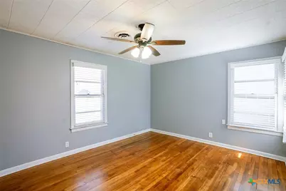 1705 E Poplar Avenue, Victoria, TX 77901 - Photo 10