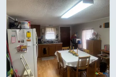 708 W Avenue C, Lampasas, TX 76550 - Photo 2