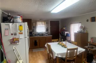 708 W Ave C, Lampasas, TX 76550 - Photo 2