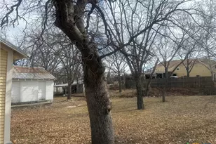 708 W Ave C, Lampasas, TX 76550 - Photo 6