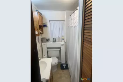 708 W Avenue C, Lampasas, TX 76550 - Photo 4