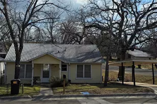 708 W Ave C, Lampasas, TX 76550 - Photo 1