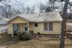 708 W Ave C, Lampasas, TX 76550 - Photo 2