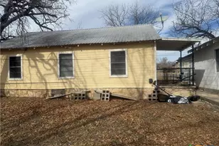 708 W Ave C, Lampasas, TX 76550 - Photo 6