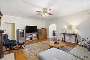 606 College St, Gatesville, TX 76528 - Photo 6
