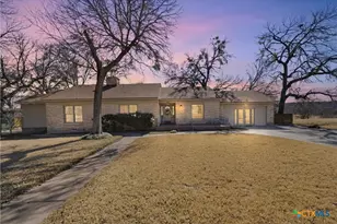 606 College St, Gatesville, TX 76528 - Photo 1