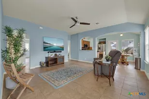 2210 Meadow View Dr, San Marcos, TX 78666 - Photo 6