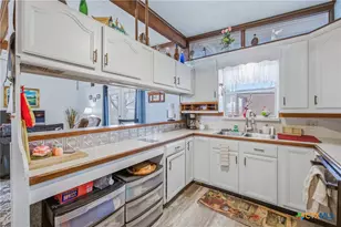 1604 Gardien St, Gonzales, TX 78629 - Photo 10