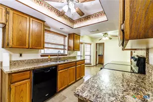 209 Coventry Ln, Seguin, TX 78155 - Photo 8