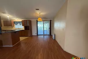 811 Cadwell, Yoakum, TX 77954 - Photo 6