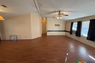 811 Cadwell, Yoakum, TX 77954 - Photo 10