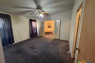 811 Cadwell, Yoakum, TX 77954 - Photo 8