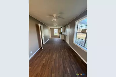 802 Cadwell, Yoakum, TX 77954 - Photo 2