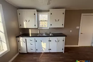 802 Cadwell, Yoakum, TX 77954 - Photo 4