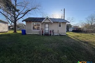 802 Cadwell, Yoakum, TX 77954 - Photo 1