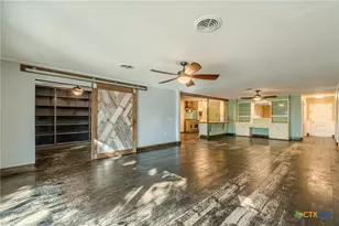 17 Ridge Dr, New Braunfels, TX 78130 - Photo 2