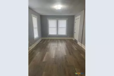 205 E Kingsbury Street, Seguin, TX 78155 - Photo 6