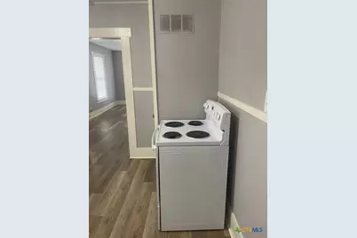 205 E Kingsbury Street, Seguin, TX 78155 - Photo 4