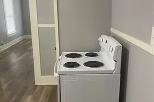 205 E Kingsbury St, Seguin, TX 78155 - Photo 4