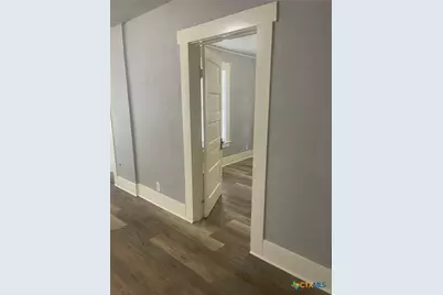 205 E Kingsbury Street, Seguin, TX 78155 - Photo 8