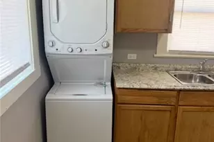 205 E Kingsbury St, Seguin, TX 78155 - Photo 2