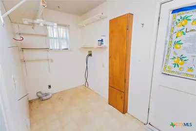 120 Crescent Drive, Victoria, TX 77905 - Photo 8