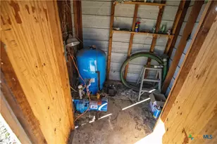 1387 County Rd 304, Floresville, TX 78114 - Photo 34