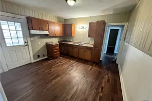 209 Lackey St, Cuero, TX 77954 - Photo 4