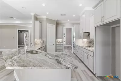 647 Oak Creek Parkway, Seguin, TX 78155 - Photo 18