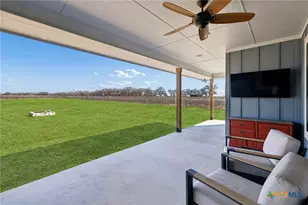 5476 County Rd 427, Stockdale, TX 78160 - Photo 6