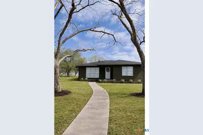 801 Hopkins St., Yoakum, TX 77995 - Photo 1