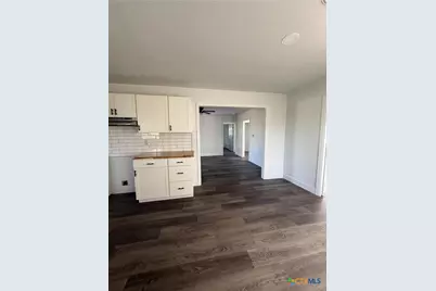 801 Hopkins St., Yoakum, TX 77995 - Photo 8