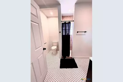 801 Hopkins St., Yoakum, TX 77995 - Photo 2