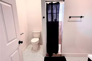 801 Hopkins St, Yoakum, TX 77995 - Photo 2