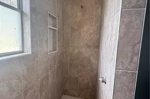 801 Hopkins St, Yoakum, TX 77995 - Photo 16