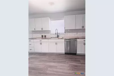 801 Hopkins St., Yoakum, TX 77995 - Photo 10