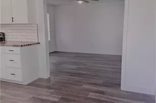 801 Hopkins St, Yoakum, TX 77995 - Photo 24