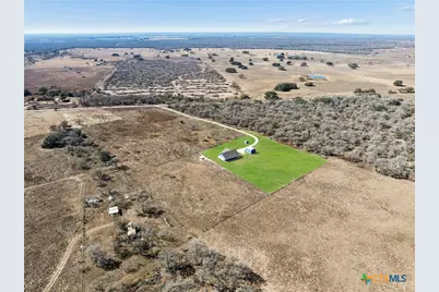 5476 County Road 427, Stockdale, TX 78160 - Photo 4