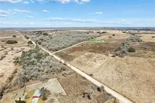 5476 County Rd 427, Stockdale, TX 78160 - Photo 30