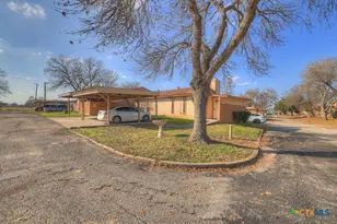 1051 Country Club Dr, Seguin, TX 78155 - Photo 12