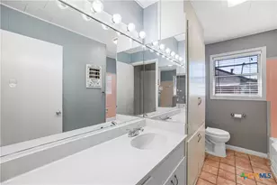 121 Bonham St, Port Lavaca, TX 77979 - Photo 12