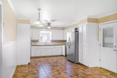 121 Bonham Street, Port Lavaca, TX 77979 - Photo 6