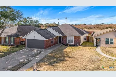 307 Stone Gate Drive, Victoria, TX 77904 - Photo 2