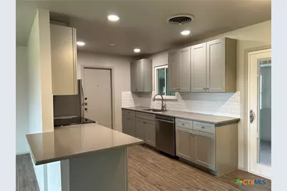 362 Lockener Avenue, New Braunfels, TX 78130 - Photo 10