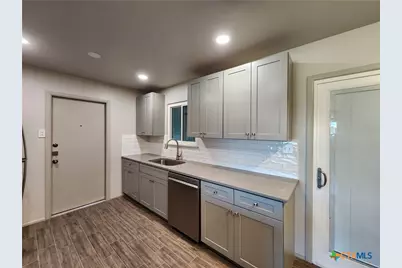 362 Lockener Avenue, New Braunfels, TX 78130 - Photo 12