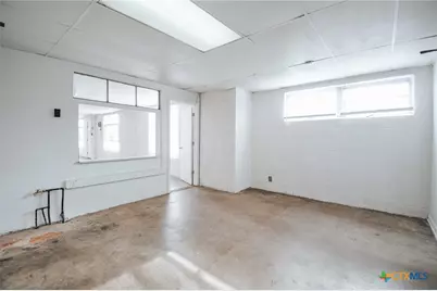 305 N Laurent Street, Victoria, TX 77901 - Photo 22