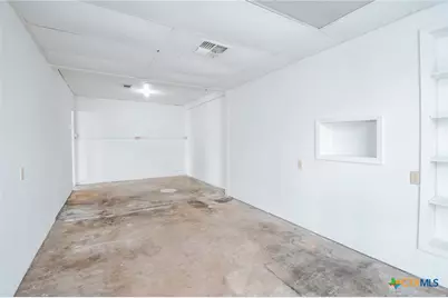 305 N Laurent Street, Victoria, TX 77901 - Photo 30