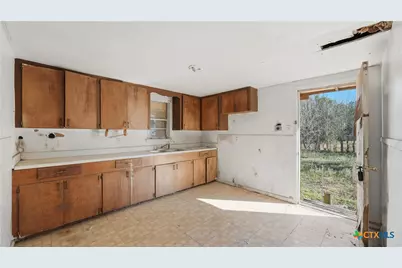 510 Volunteer Street, Seguin, TX 78155 - Photo 2